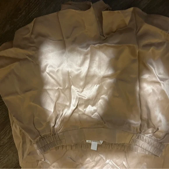 Luyna silk pajamas small never worn out - Picture 8 of 8